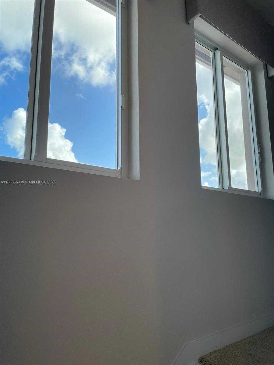 Imagen de Pequeño Objeto