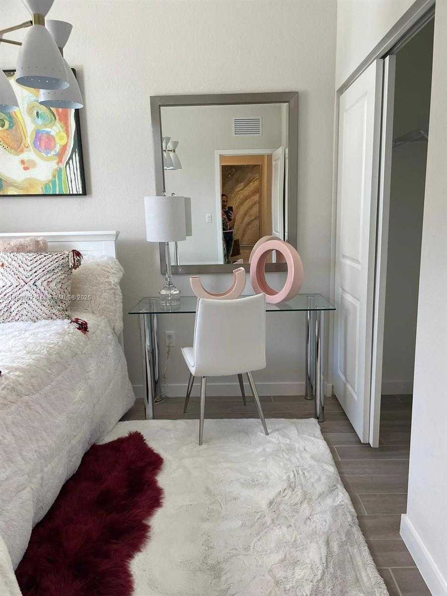 Imagen de Pequeño Objeto