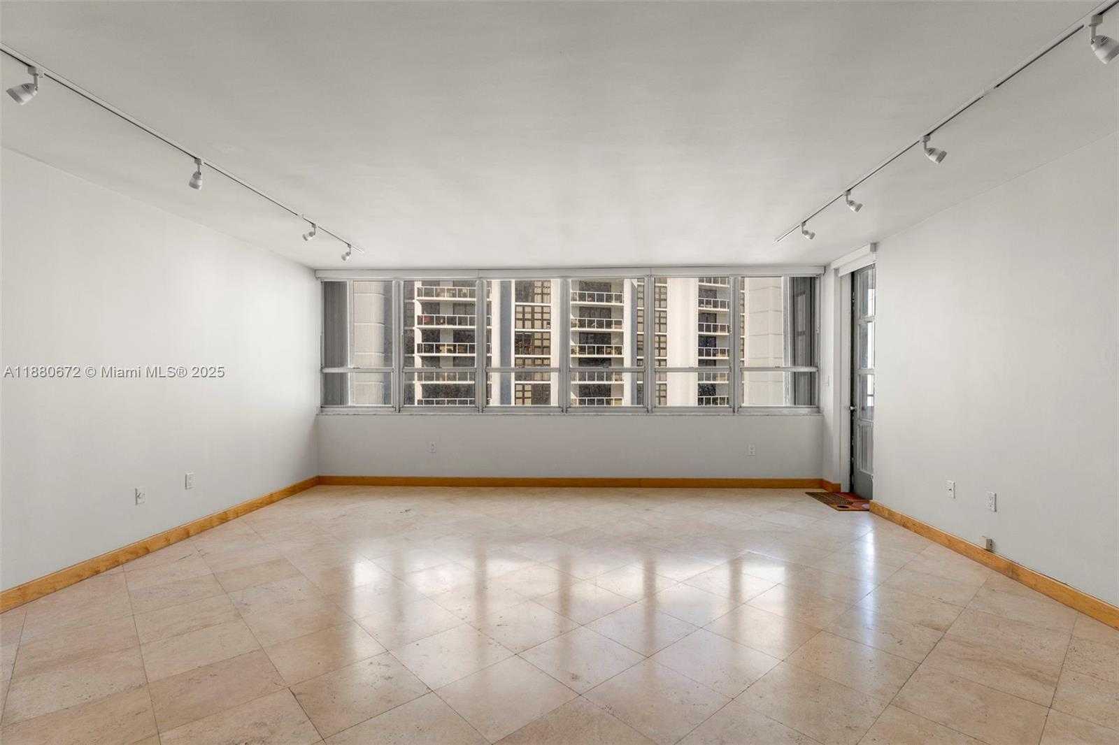 Small Image of 11 ISLAND AVE #2009, Miami Beach Number 3