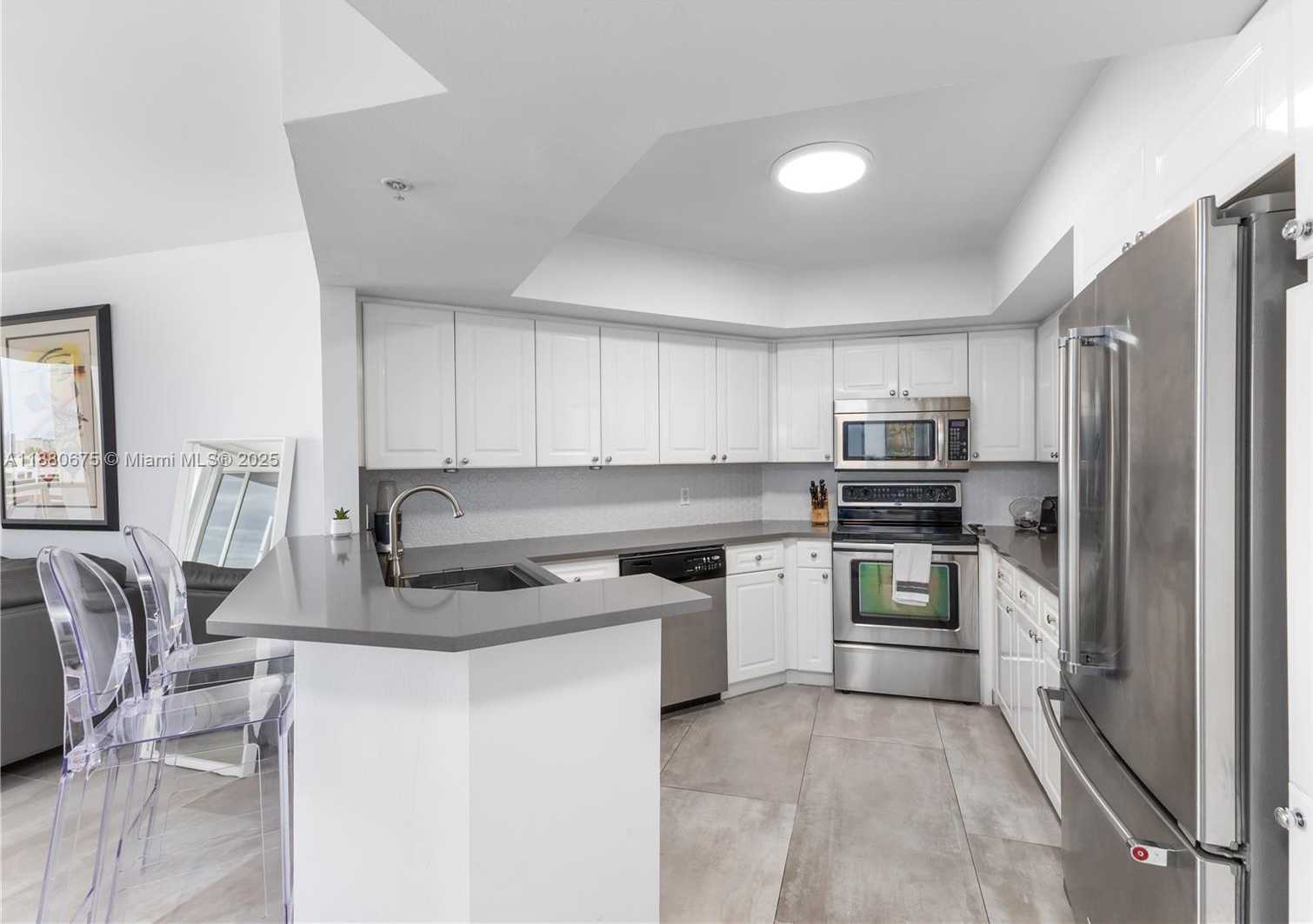 Small Image of 1800 SUNSET HARBOUR DR #815, Miami Beach Number 11