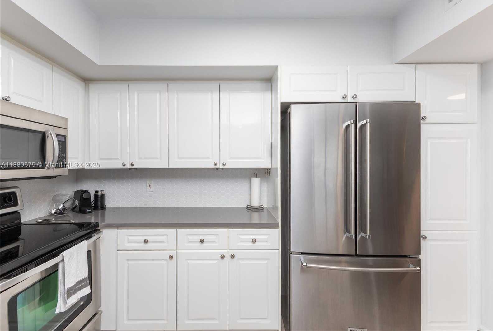 Small Image of 1800 SUNSET HARBOUR DR #815, Miami Beach Number 12