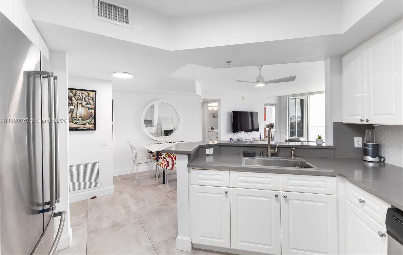 Small Image of 1800 SUNSET HARBOUR DR #815, Miami Beach Number 13