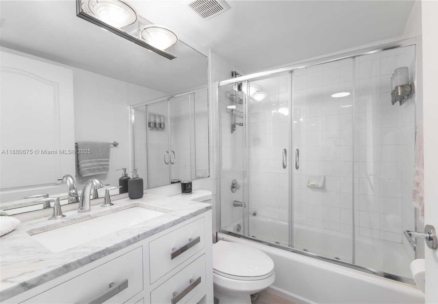 Small Image of 1800 SUNSET HARBOUR DR #815, Miami Beach Number 19
