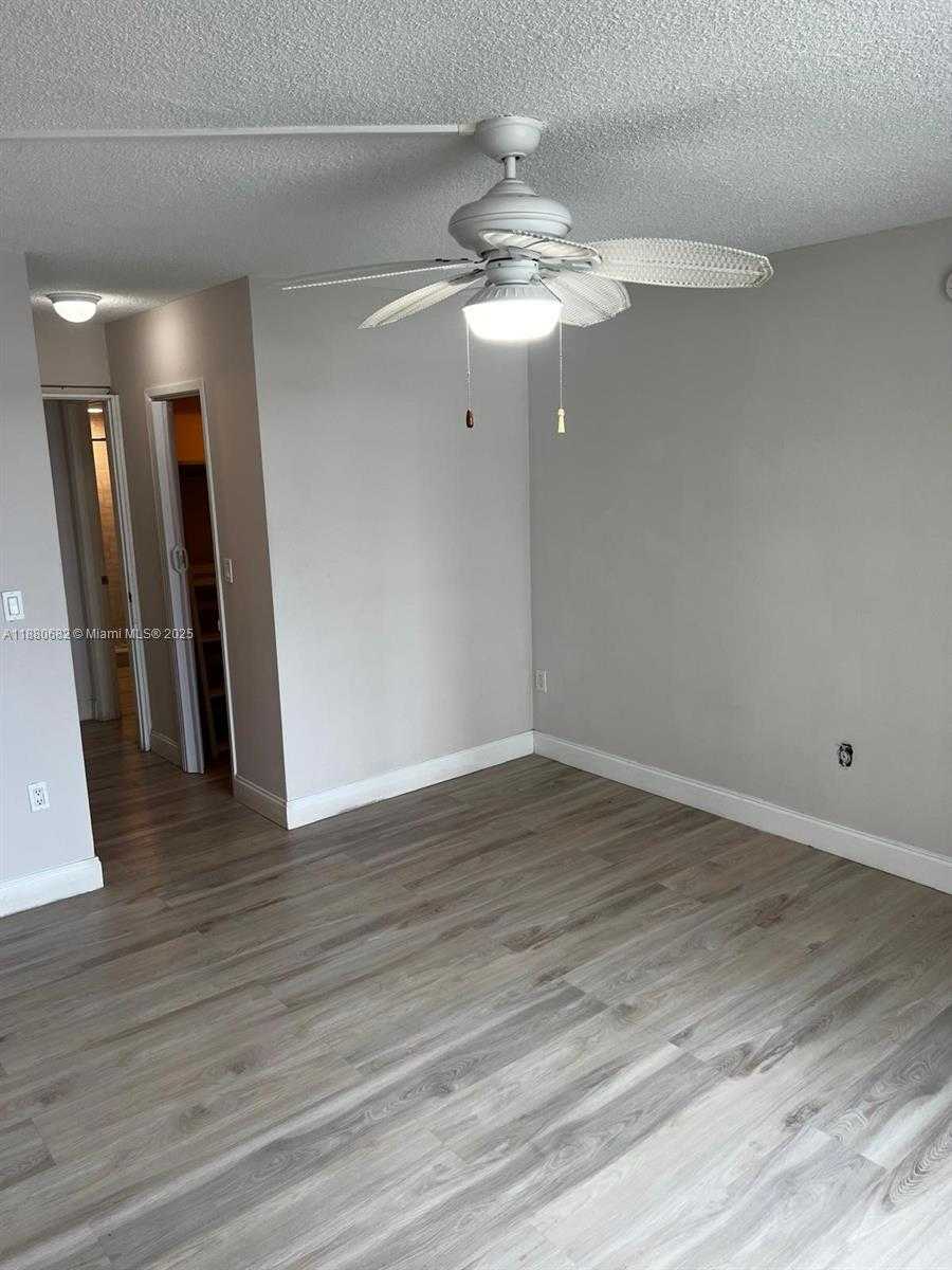 Small Image of 1351 NORTH EAST MIAMI GARDENS DR #203E, Miami Number 21