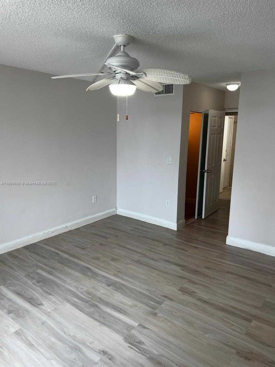 Small Image of 1351 NORTH EAST MIAMI GARDENS DR #203E, Miami Number 22