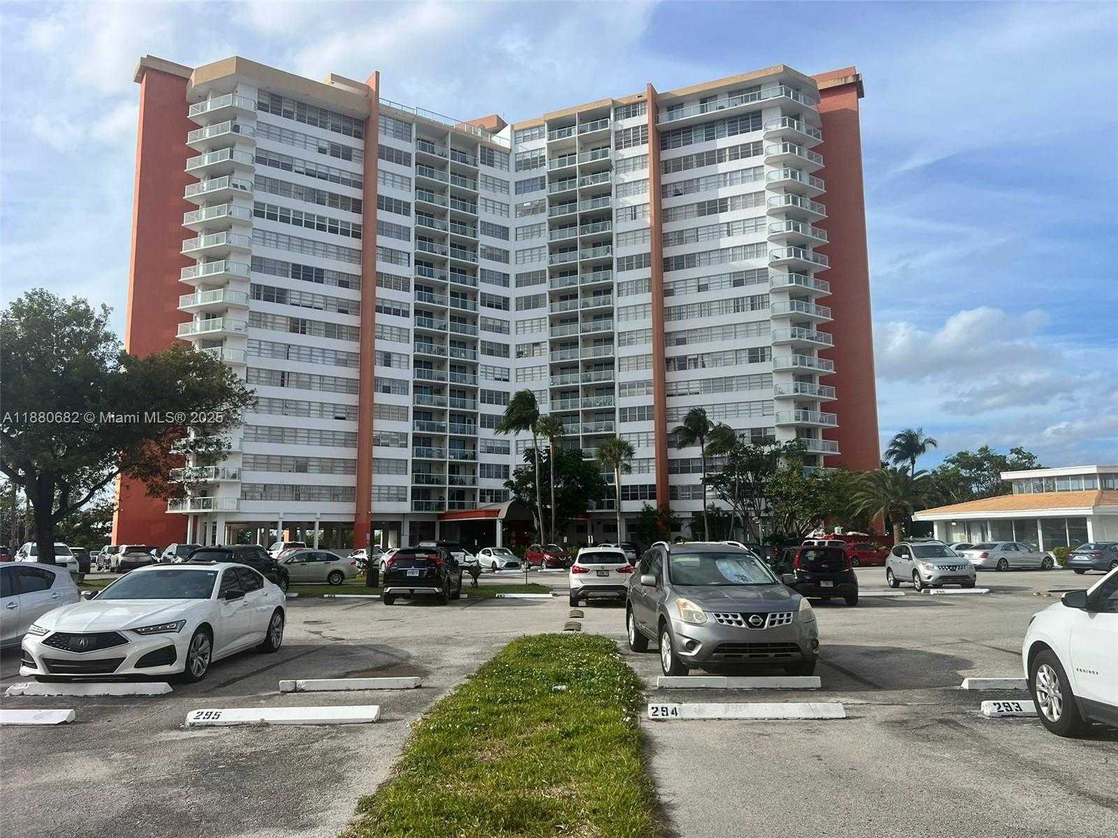 Small Image of 1351 NORTH EAST MIAMI GARDENS DR #203E, Miami Number 25