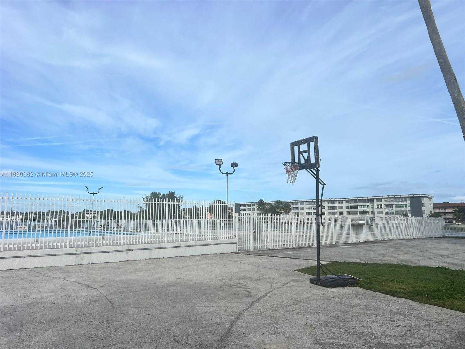 Small Image of 1351 NORTH EAST MIAMI GARDENS DR #203E, Miami Number 27