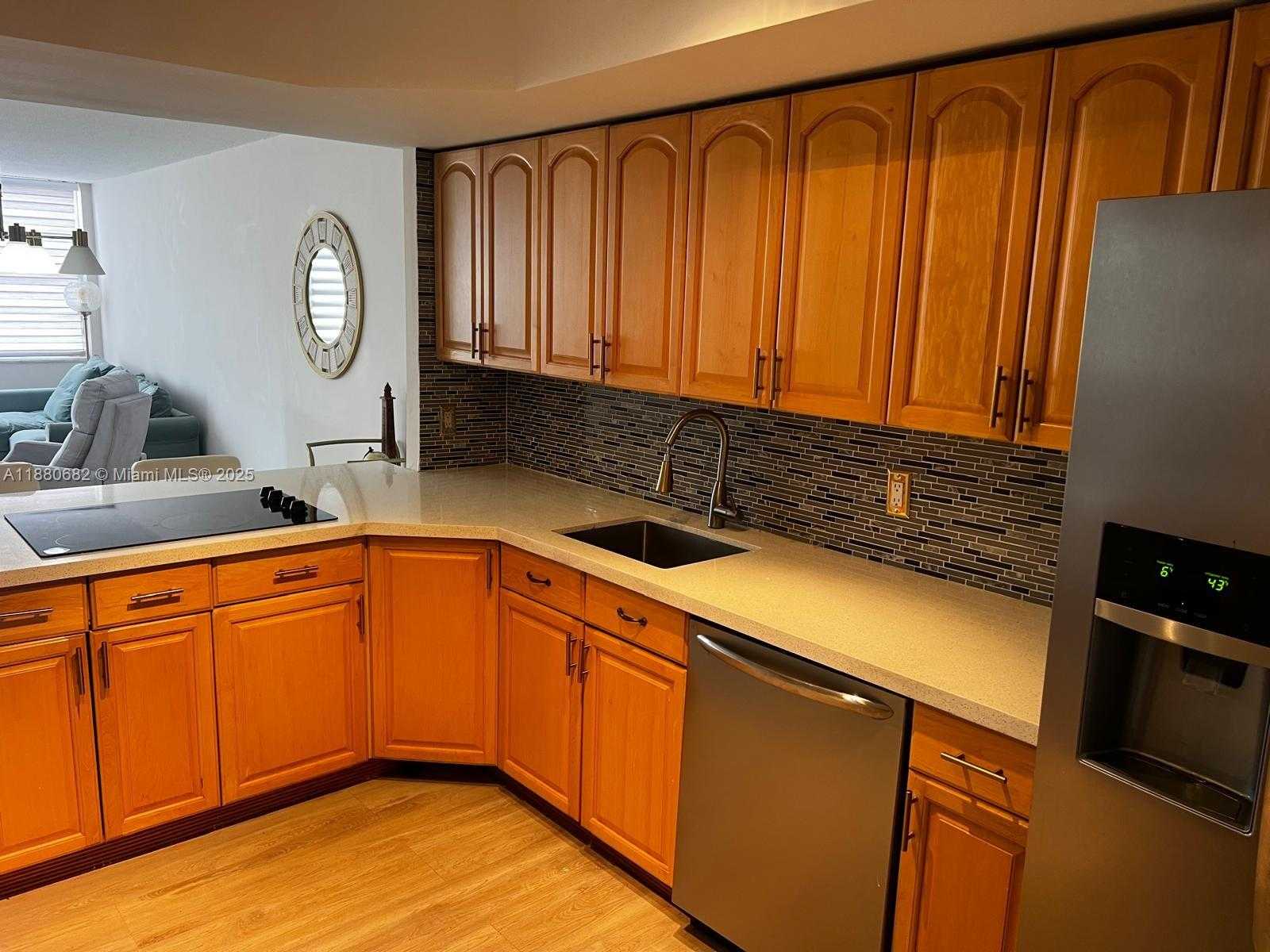 Small Image of 1351 NORTH EAST MIAMI GARDENS DR #203E, Miami Number 4