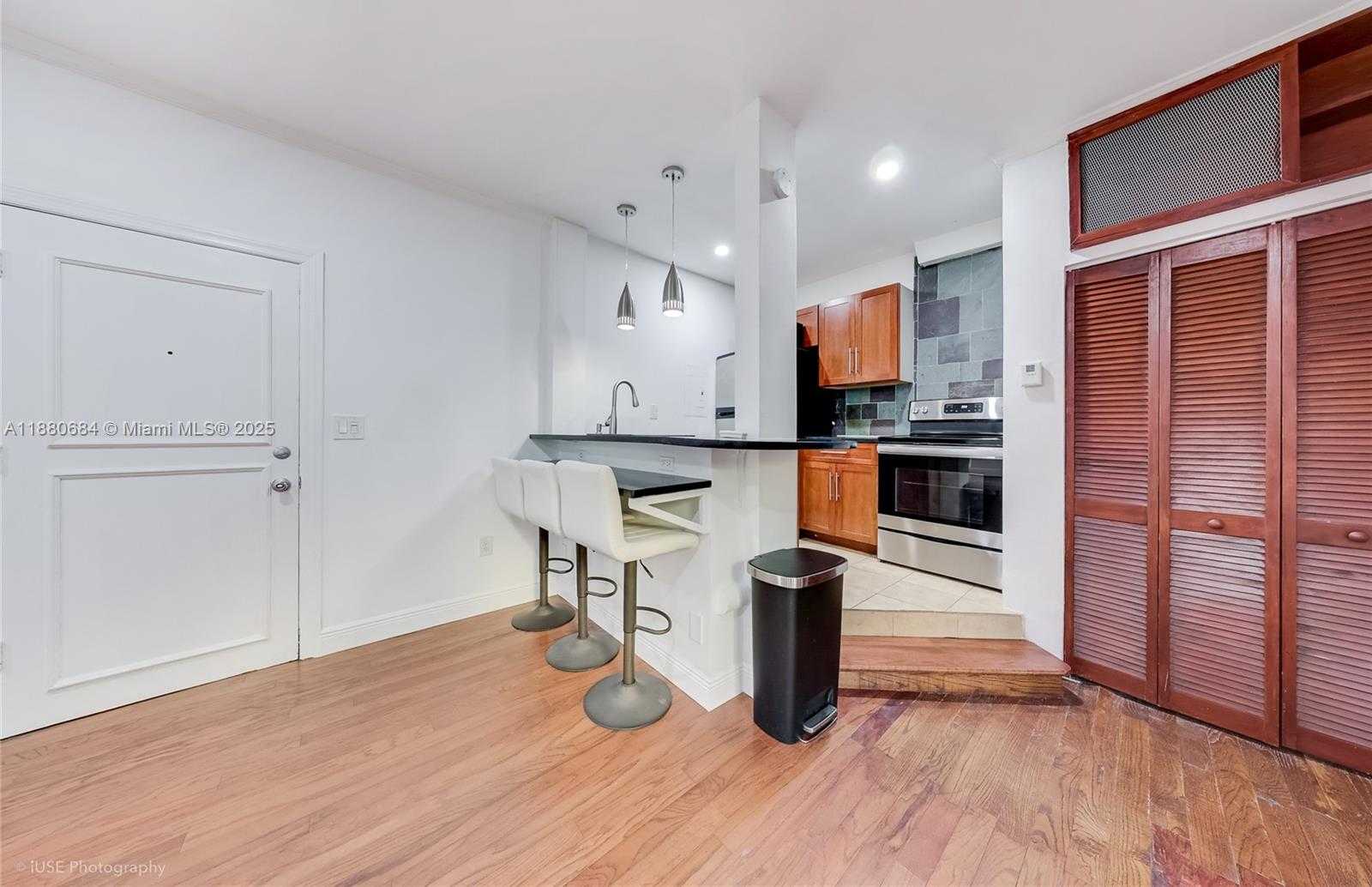 Small Image of 536 14TH ST #110, Miami Beach Number 2
