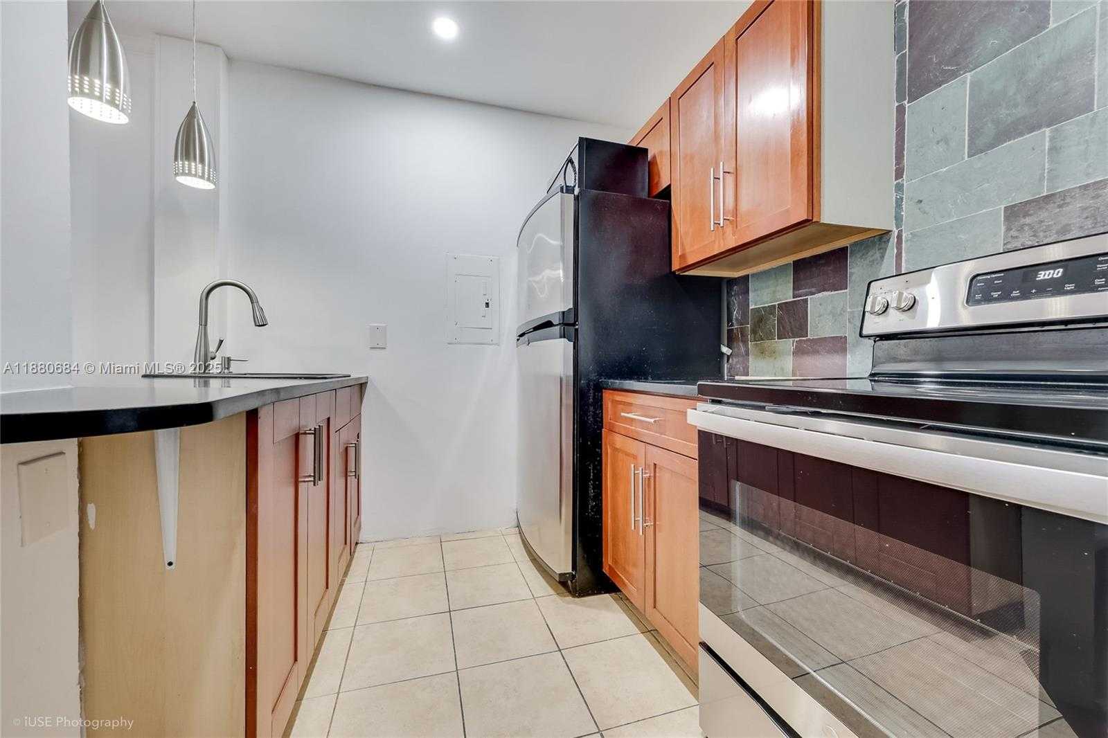 Small Image of 536 14TH ST #110, Miami Beach Number 3