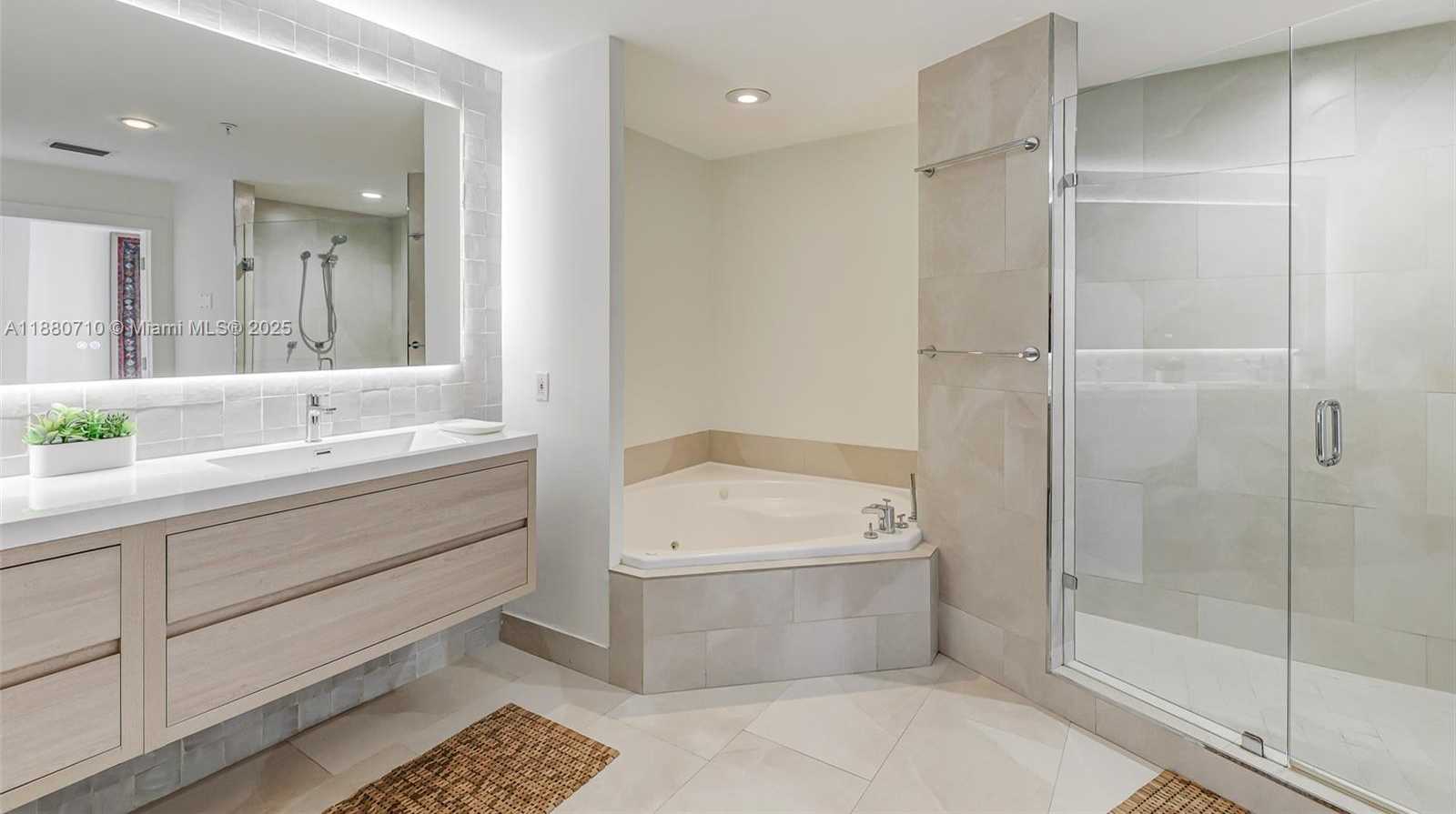 Small Image of 1900 SUNSET HARBOUR DR #PH05, Miami Beach Number 12