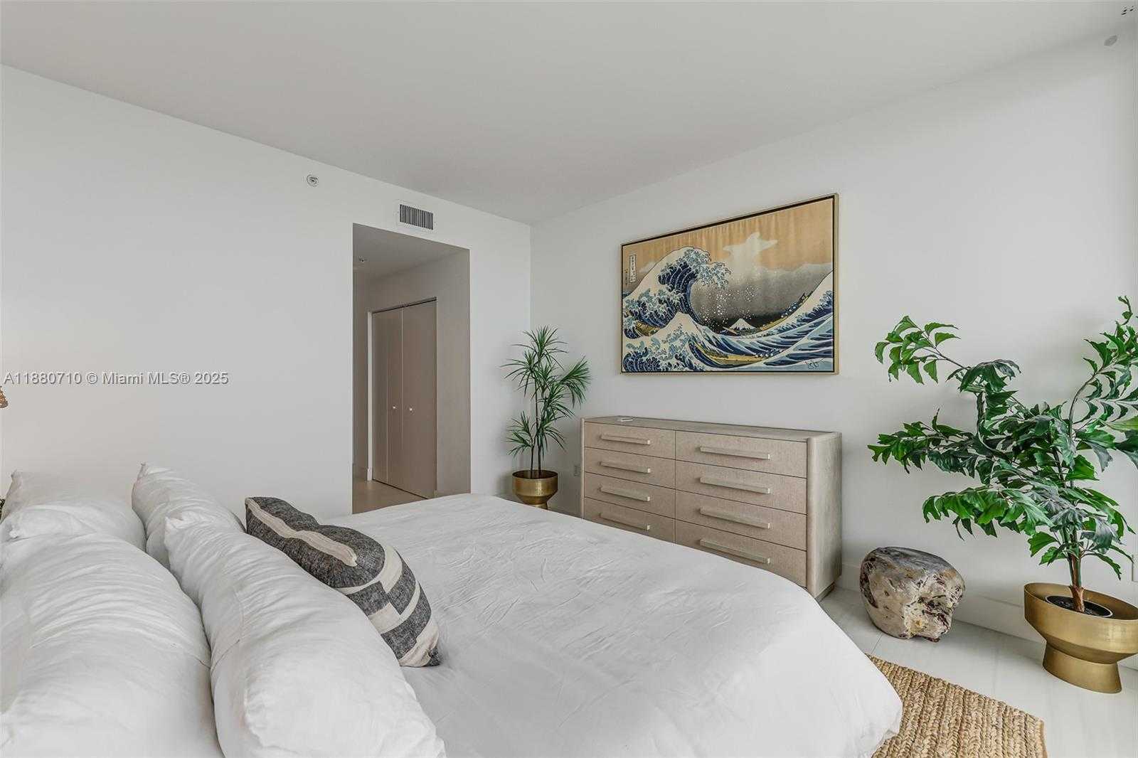Small Image of 1900 SUNSET HARBOUR DR #PH05, Miami Beach Number 16