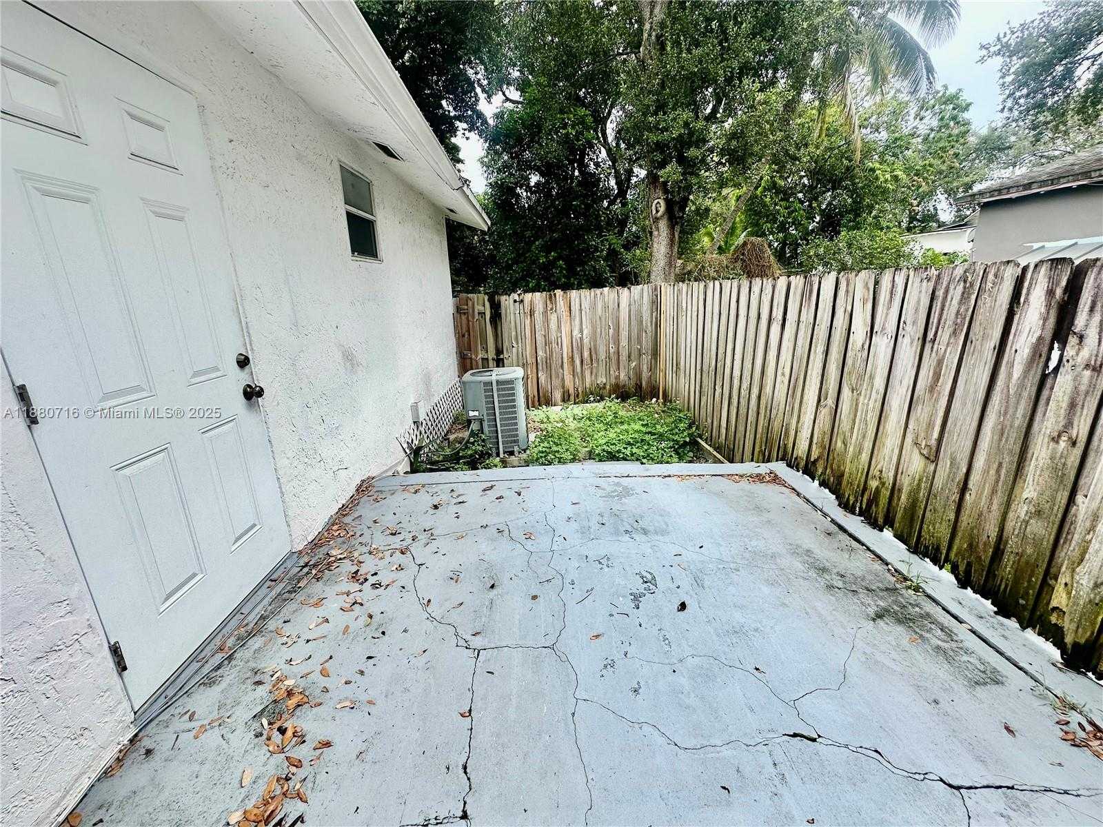 Small Image of 5519 NORTH WEST 4TH AVE #5519, Miami Number 12