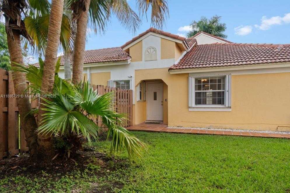 Small Image of 11221 SOUTH WEST 149TH PL, Miami Number 2