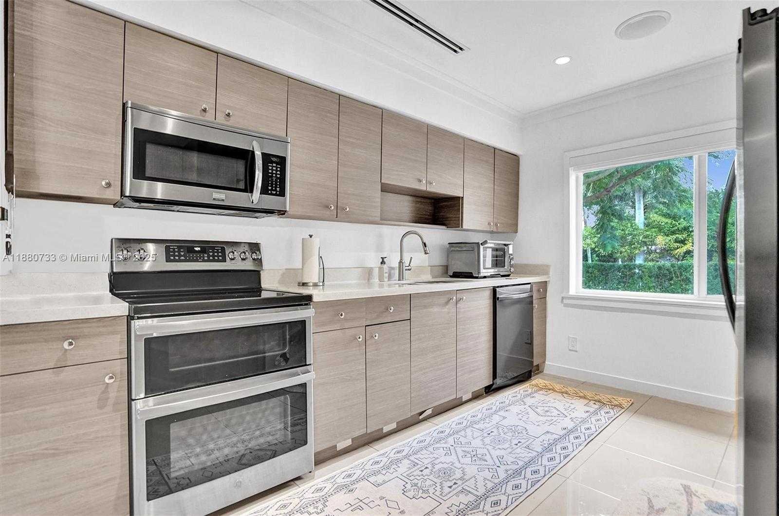 Small Image of 11425 NORTH EAST 3RD AVE, Miami Number 13