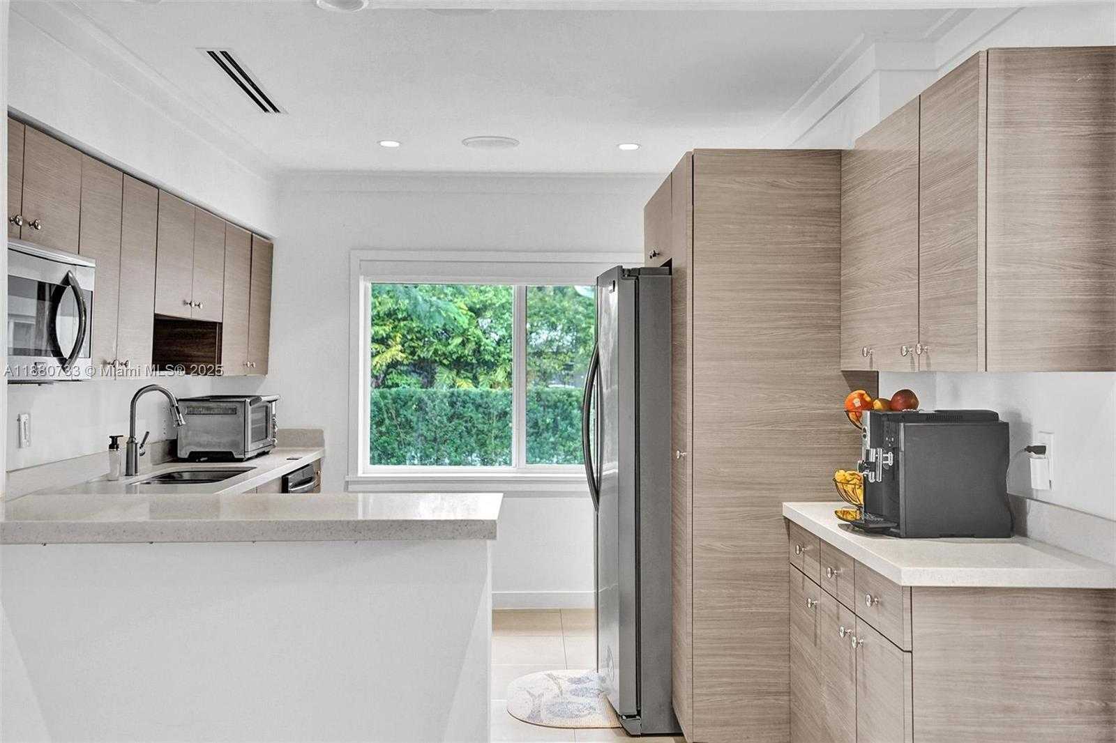 Small Image of 11425 NORTH EAST 3RD AVE, Miami Number 15