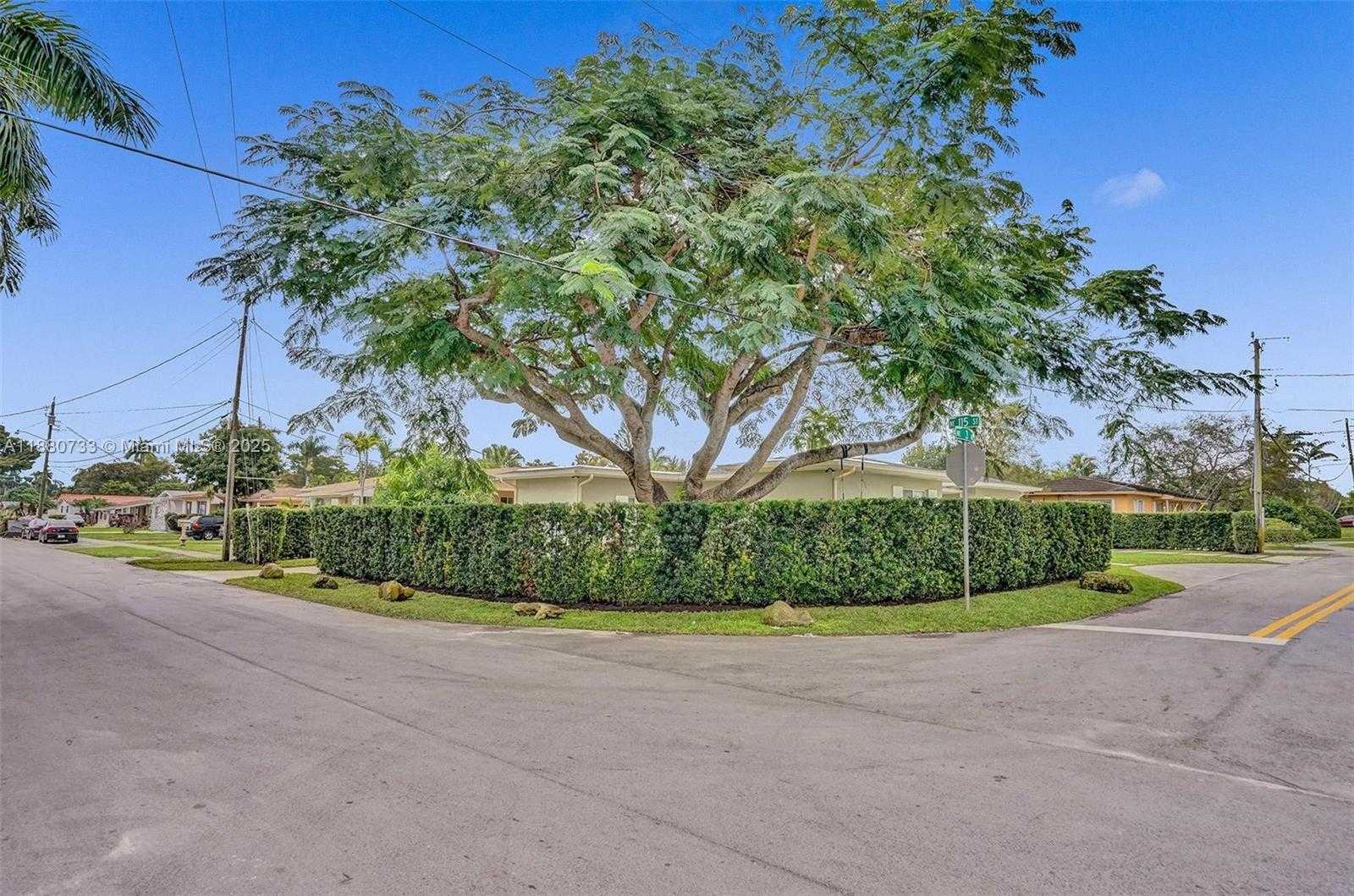Small Image of 11425 NORTH EAST 3RD AVE, Miami Number 27