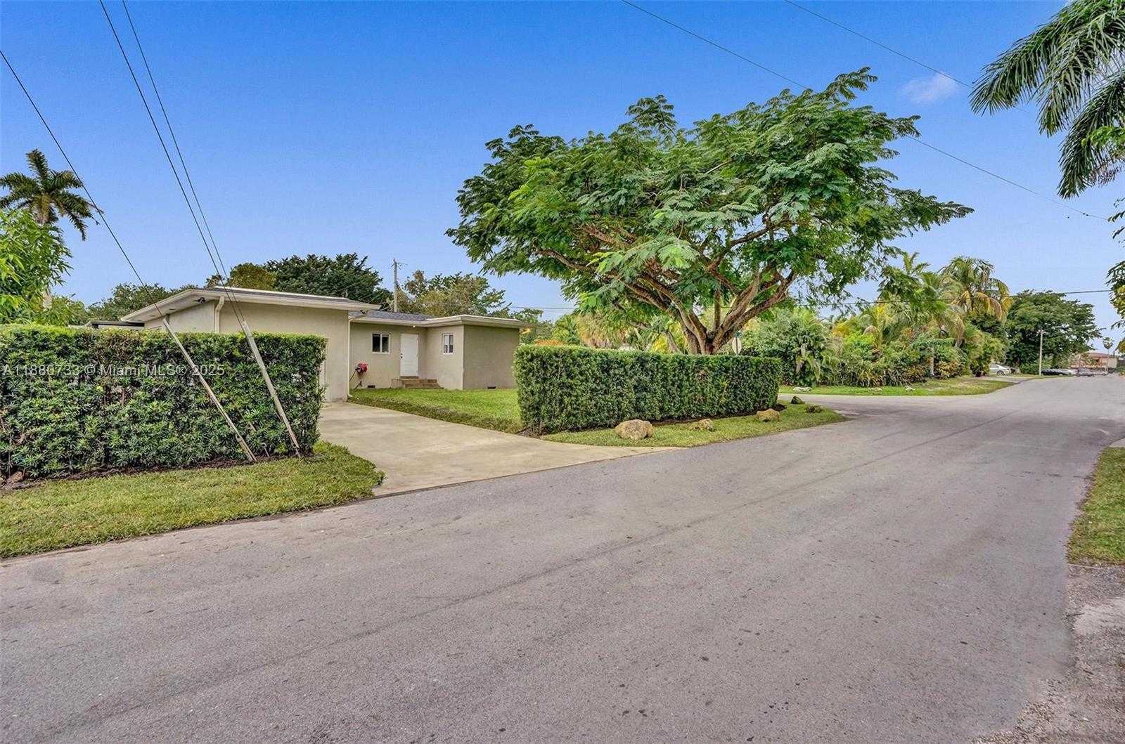 Small Image of 11425 NORTH EAST 3RD AVE, Miami Number 28