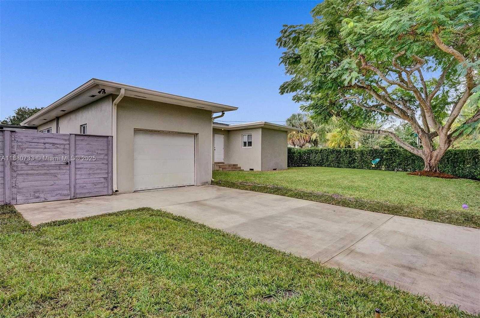 Small Image of 11425 NORTH EAST 3RD AVE, Miami Number 30