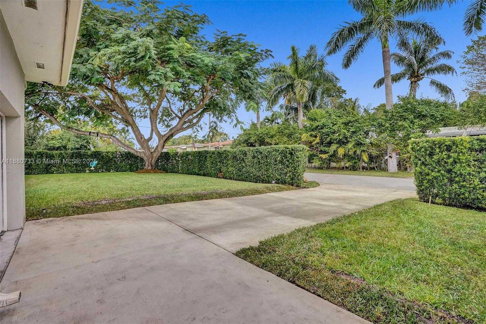 Small Image of 11425 NORTH EAST 3RD AVE, Miami Number 31