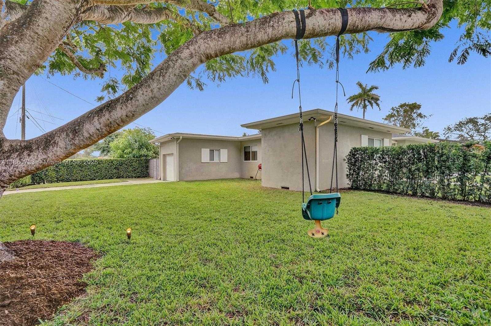 Small Image of 11425 NORTH EAST 3RD AVE, Miami Number 33