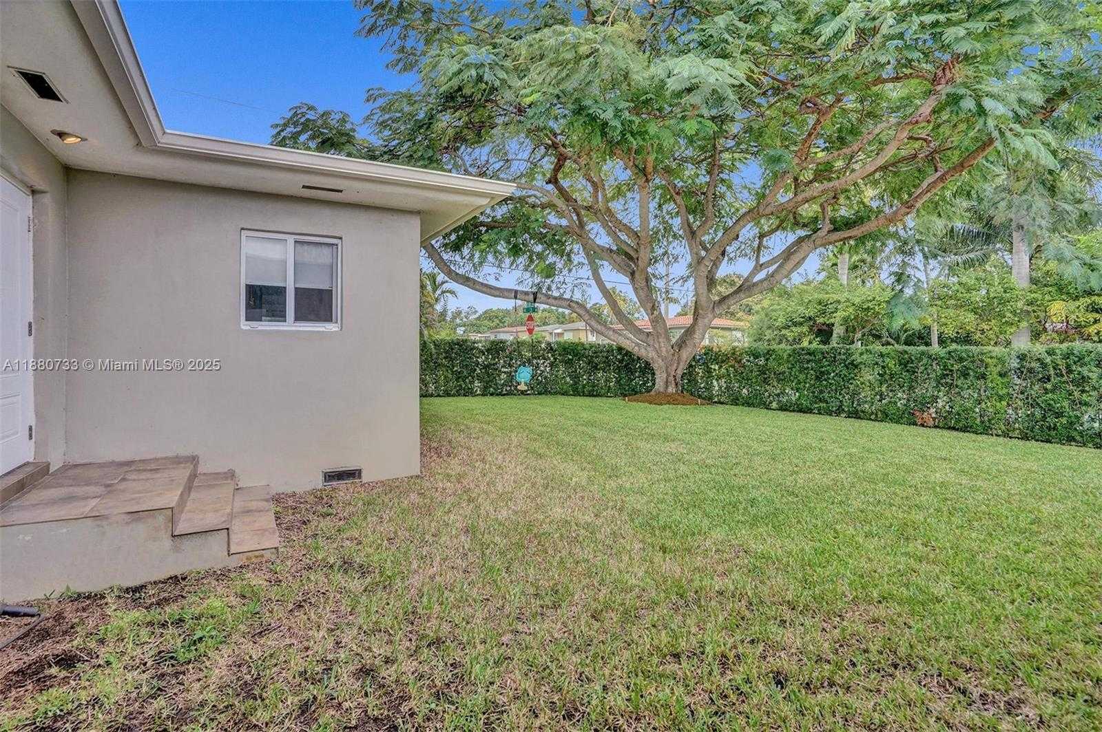 Small Image of 11425 NORTH EAST 3RD AVE, Miami Number 34