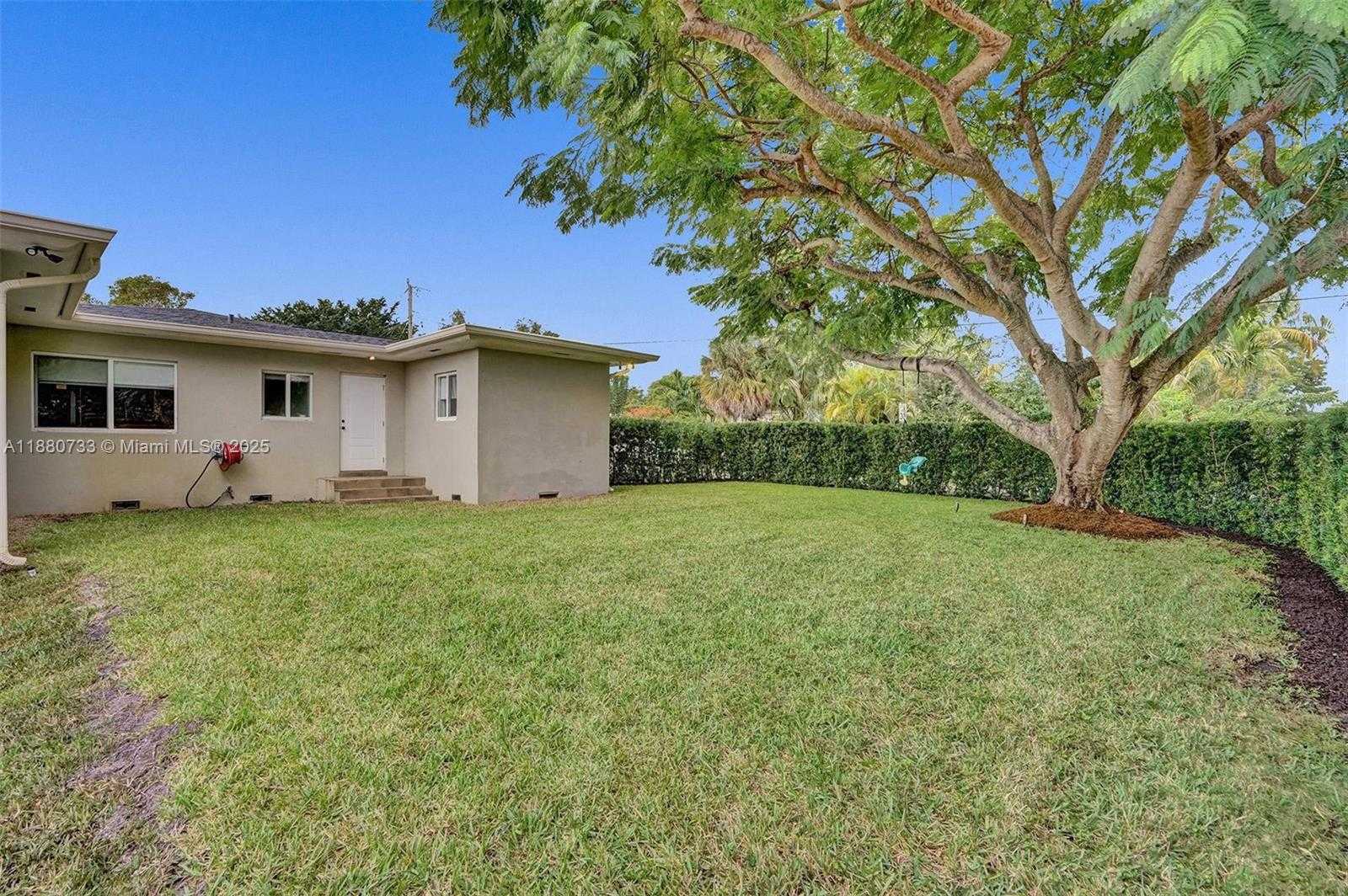 Small Image of 11425 NORTH EAST 3RD AVE, Miami Number 35