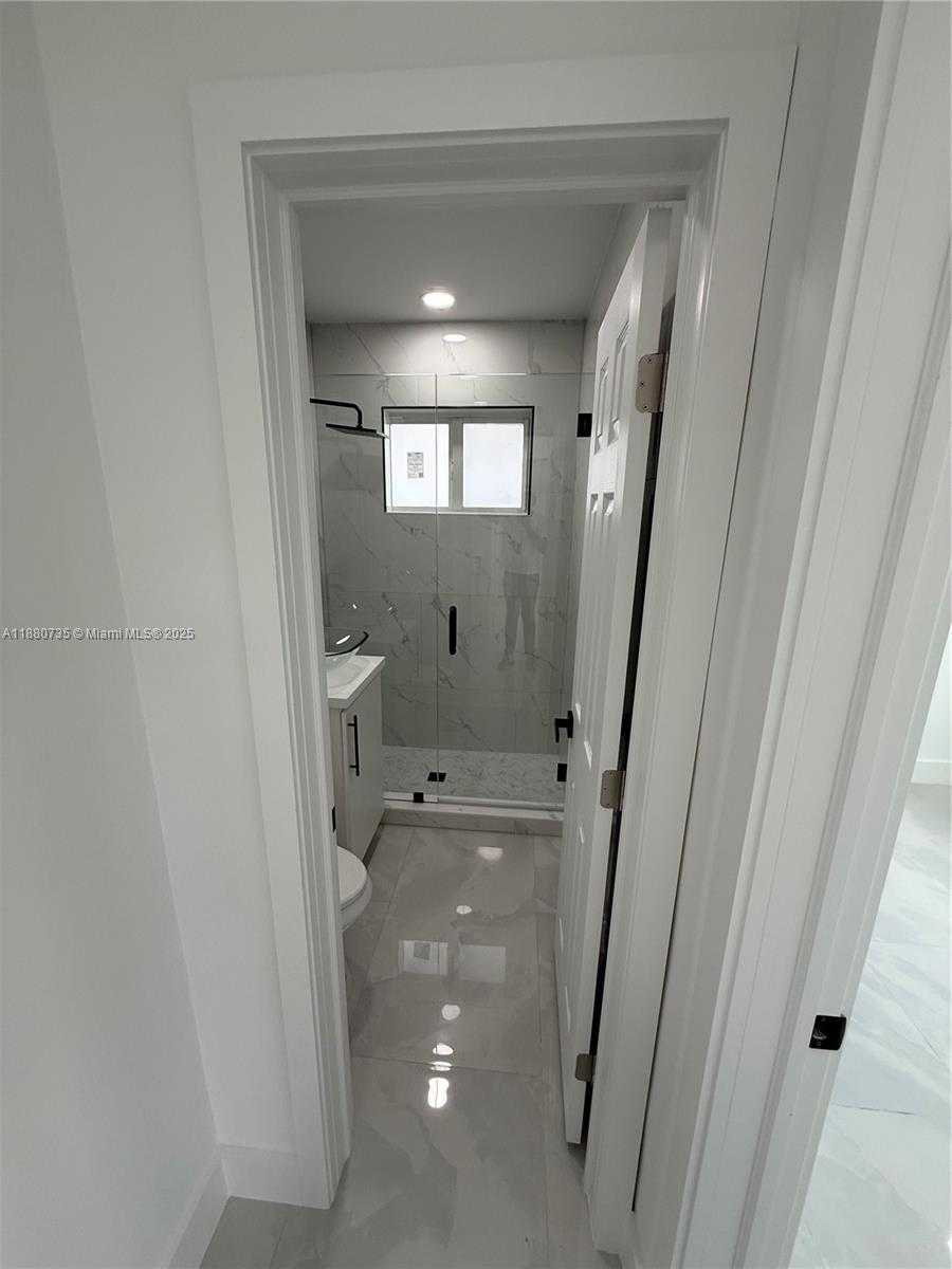 Small Image of 841 WEST 50TH ST #2, Hialeah Number 3