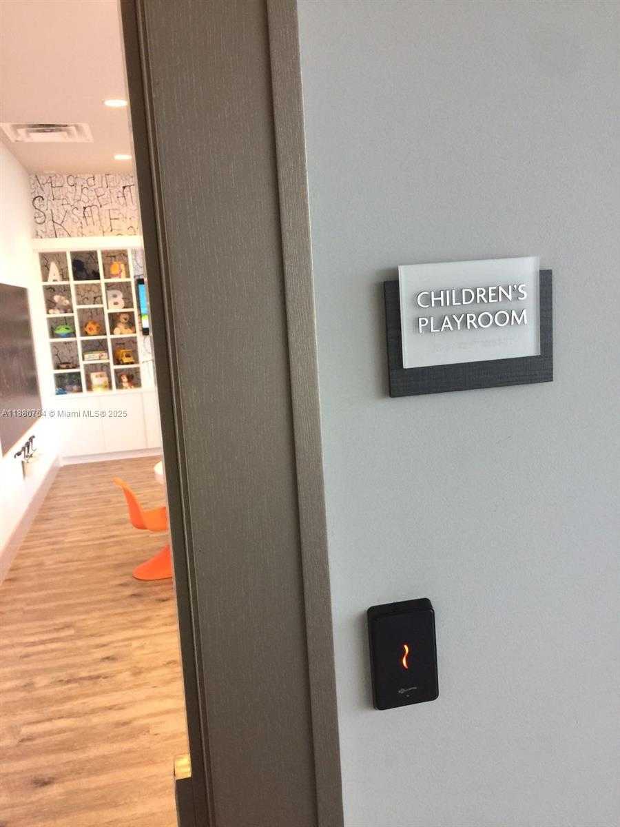 Small Image of 5300 PASEO BLVD #410, Doral Number 18