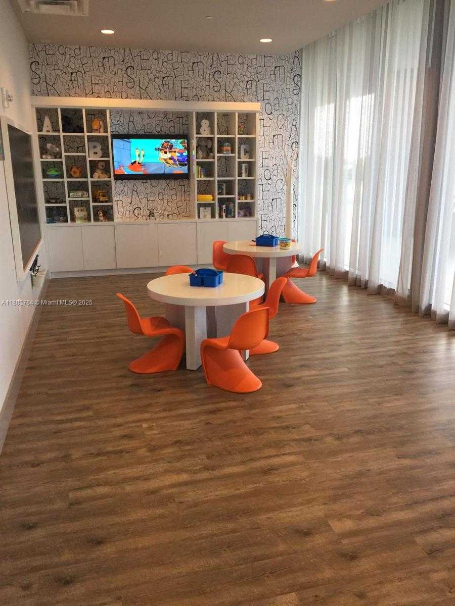 Small Image of 5300 PASEO BLVD #410, Doral Number 19