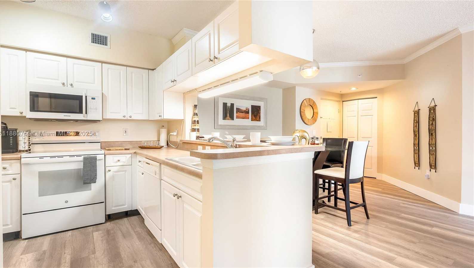 Small Image of 17100 NORTH BAY RD #1603, Sunny Isles Beach Number 11