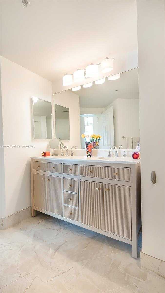 Small Image of 17100 NORTH BAY RD #1603, Sunny Isles Beach Number 19