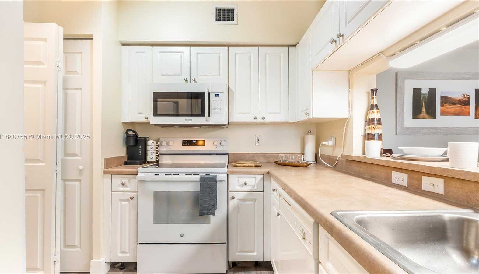 Small Image of 17100 NORTH BAY RD #1603, Sunny Isles Beach Number 9