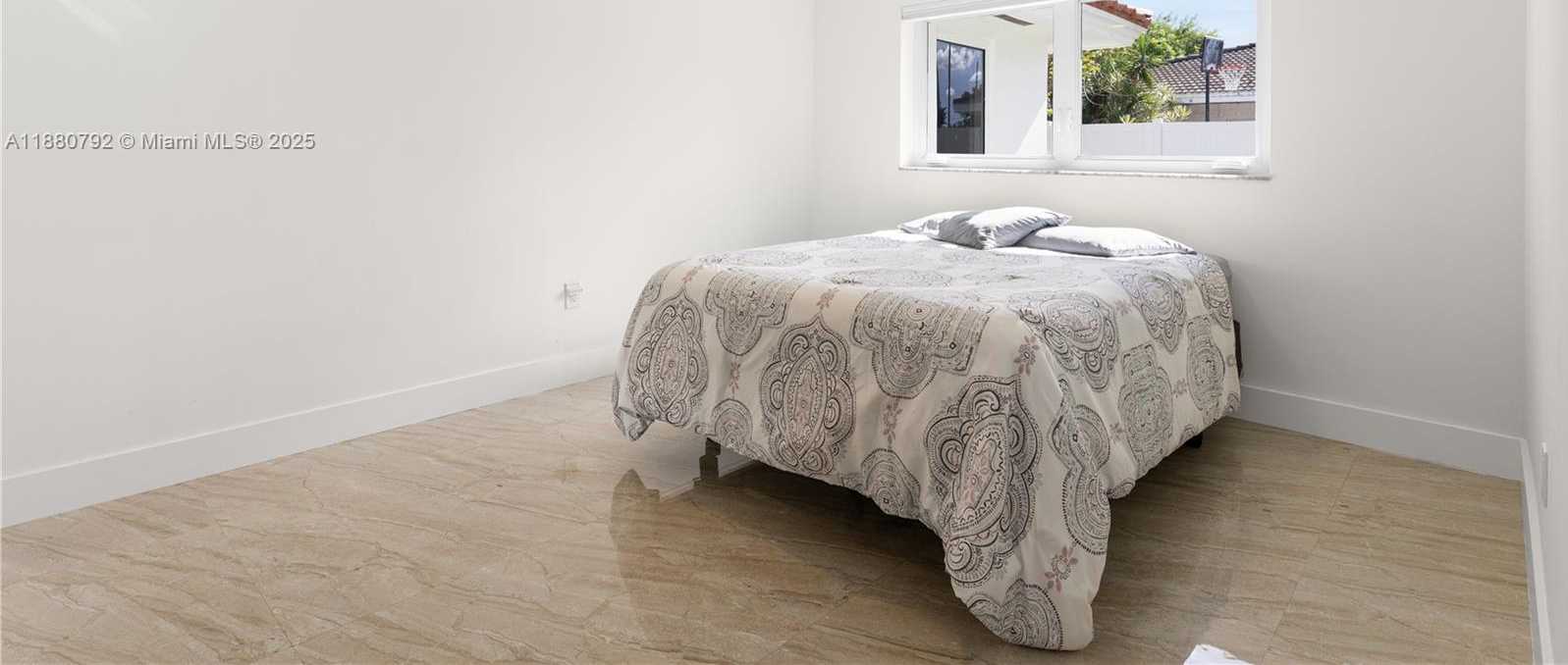 Small Image of 6895 PINEHURST DR, Hialeah Number 10