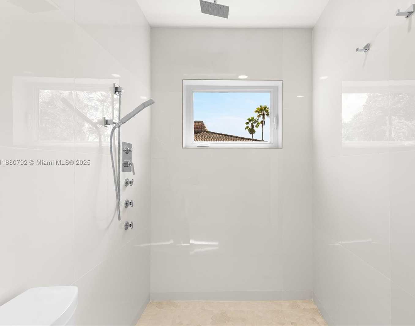 Small Image of 6895 PINEHURST DR, Hialeah Number 16