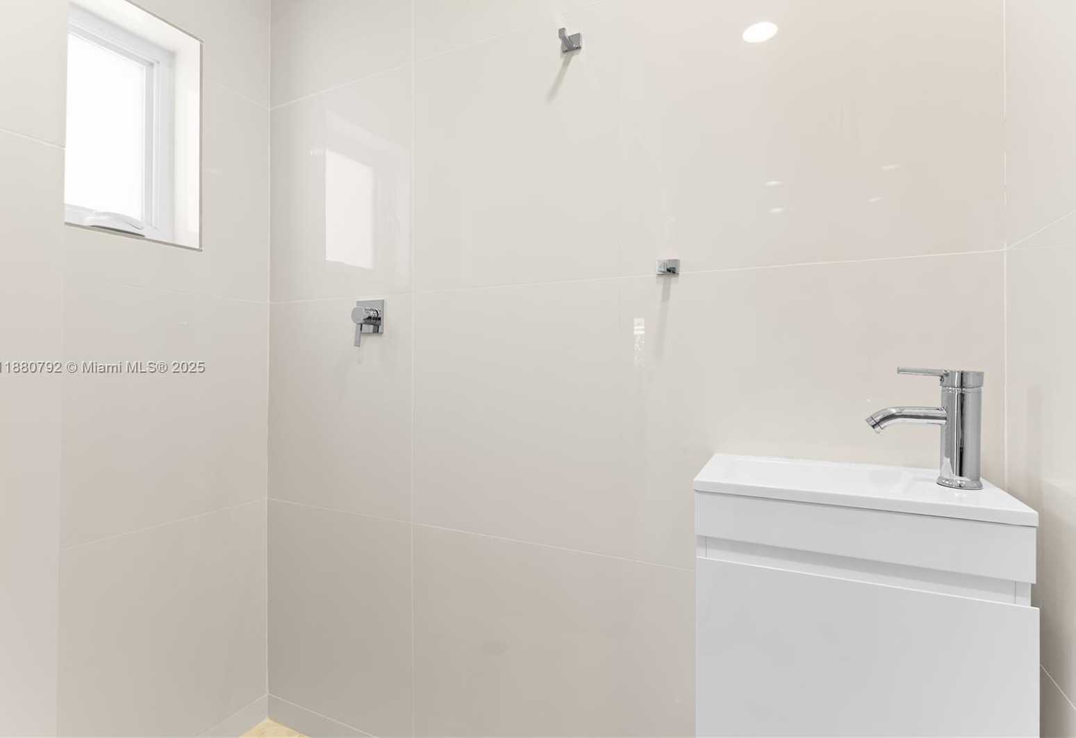 Small Image of 6895 PINEHURST DR, Hialeah Number 17