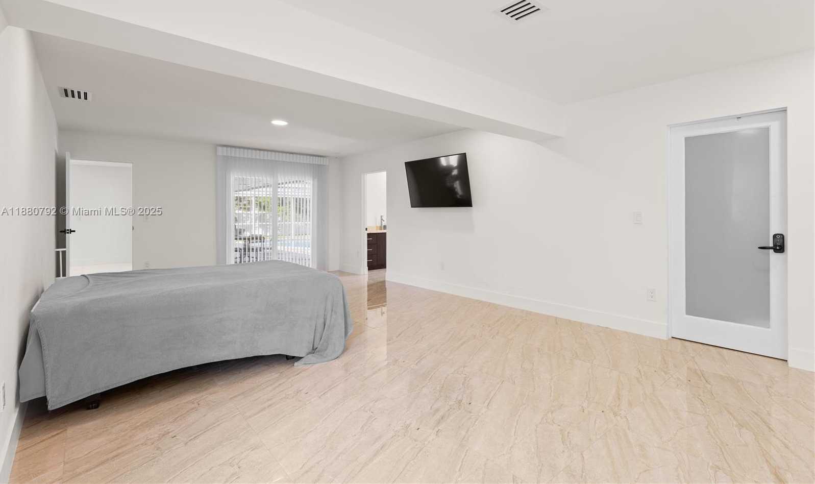 Small Image of 6895 PINEHURST DR, Hialeah Number 27
