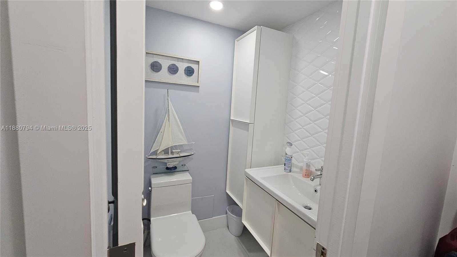 Small Image of 1980 SOUTH OCEAN DR #2K, Hallandale Beach Number 12