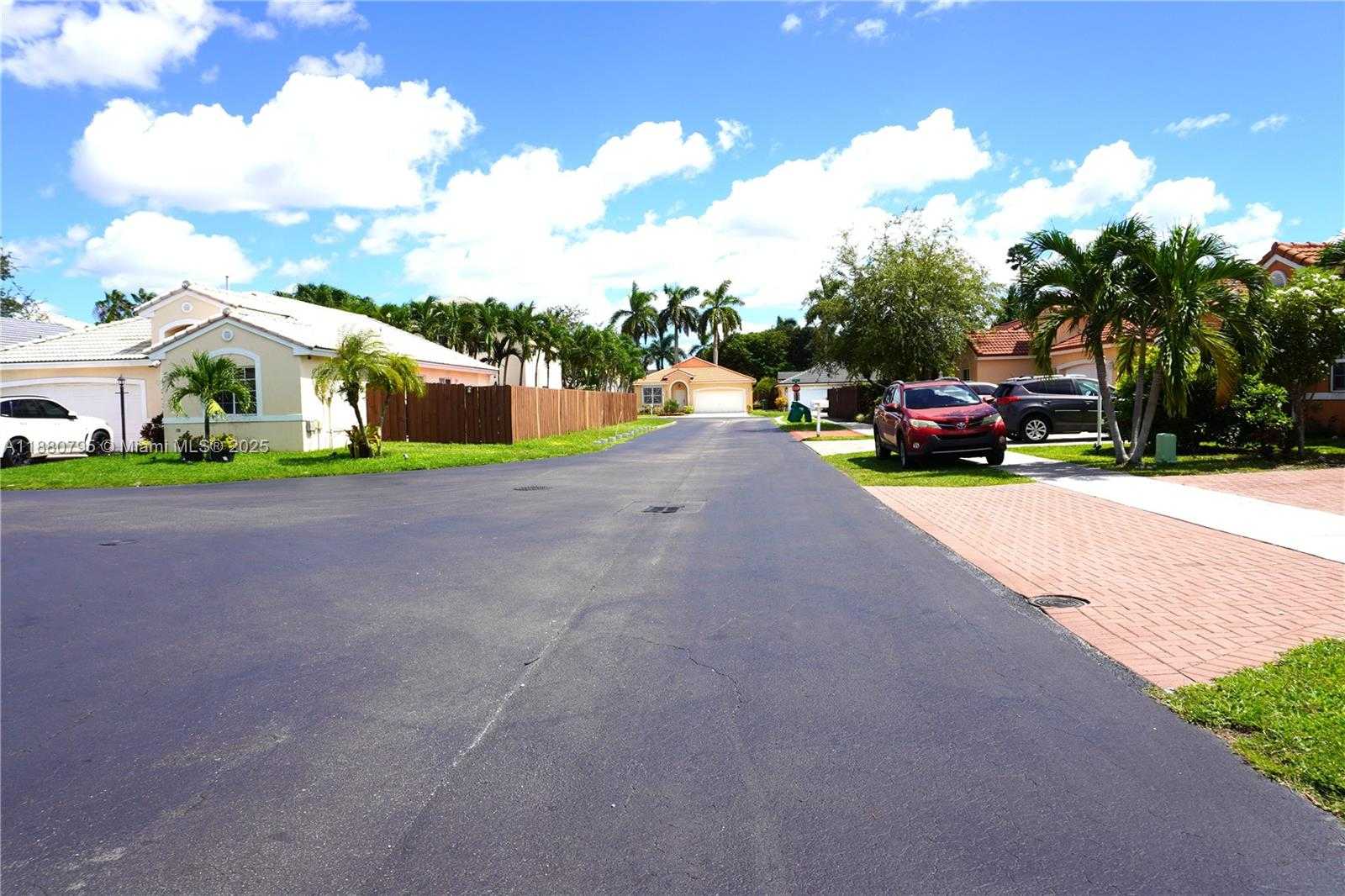 Small Image of 15770 SOUTH WEST 84TH TER, Miami Number 3