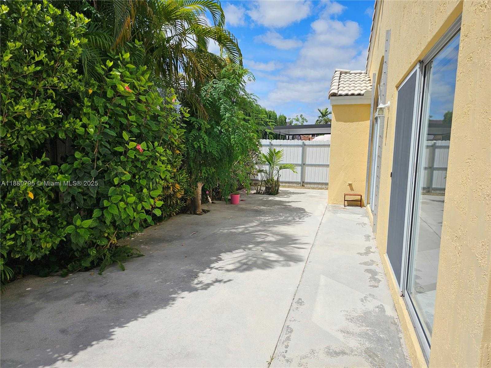 Small Image of 15770 SOUTH WEST 84TH TER, Miami Number 4