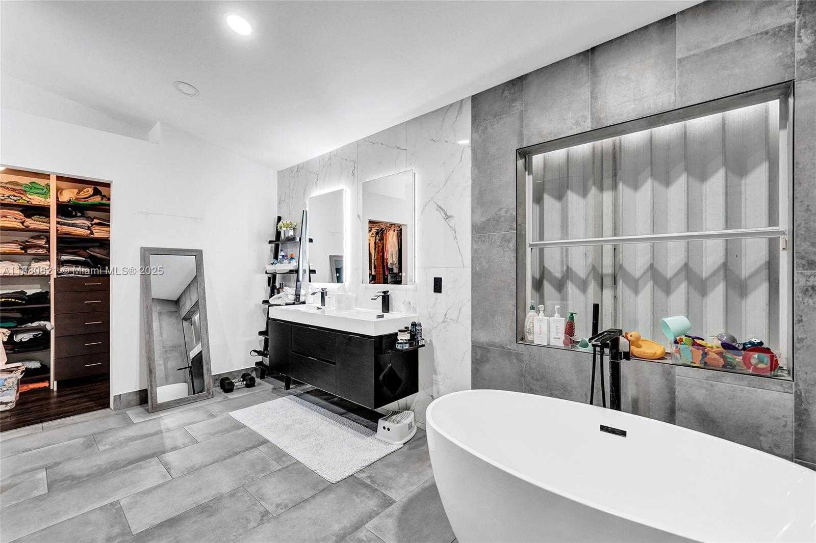 Small Image of 4955 SOUTH WEST 33RD AVE, Hollywood Number 14