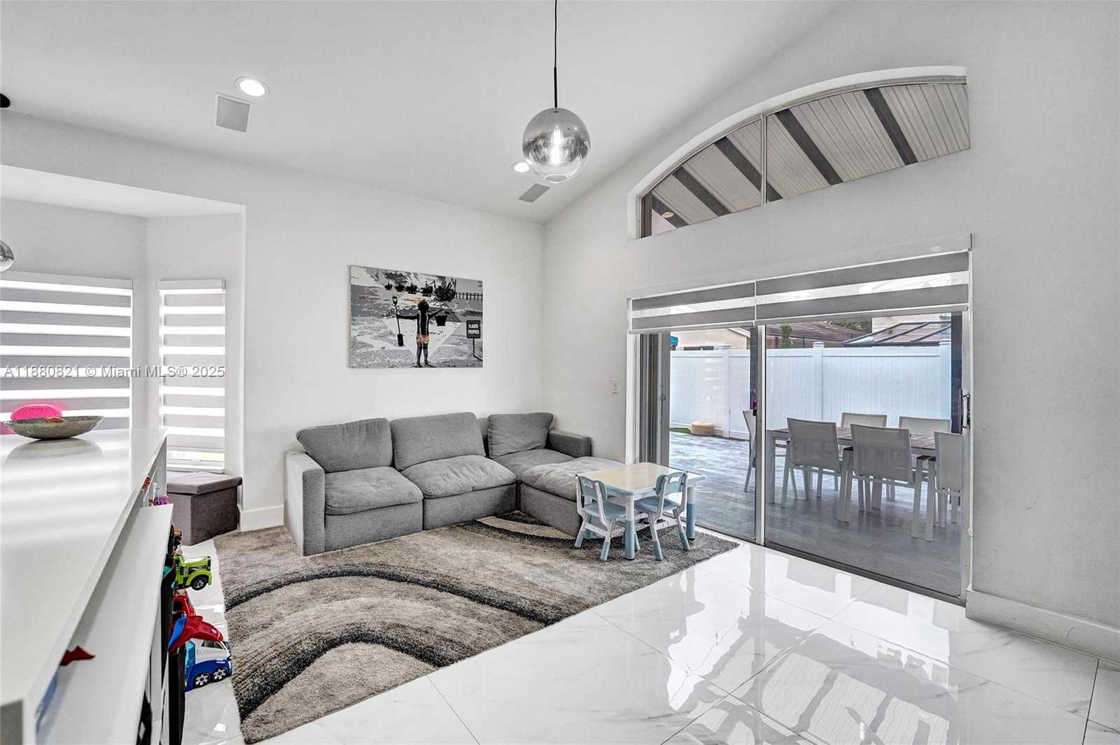 Small Image of 4955 SOUTH WEST 33RD AVE, Hollywood Number 17