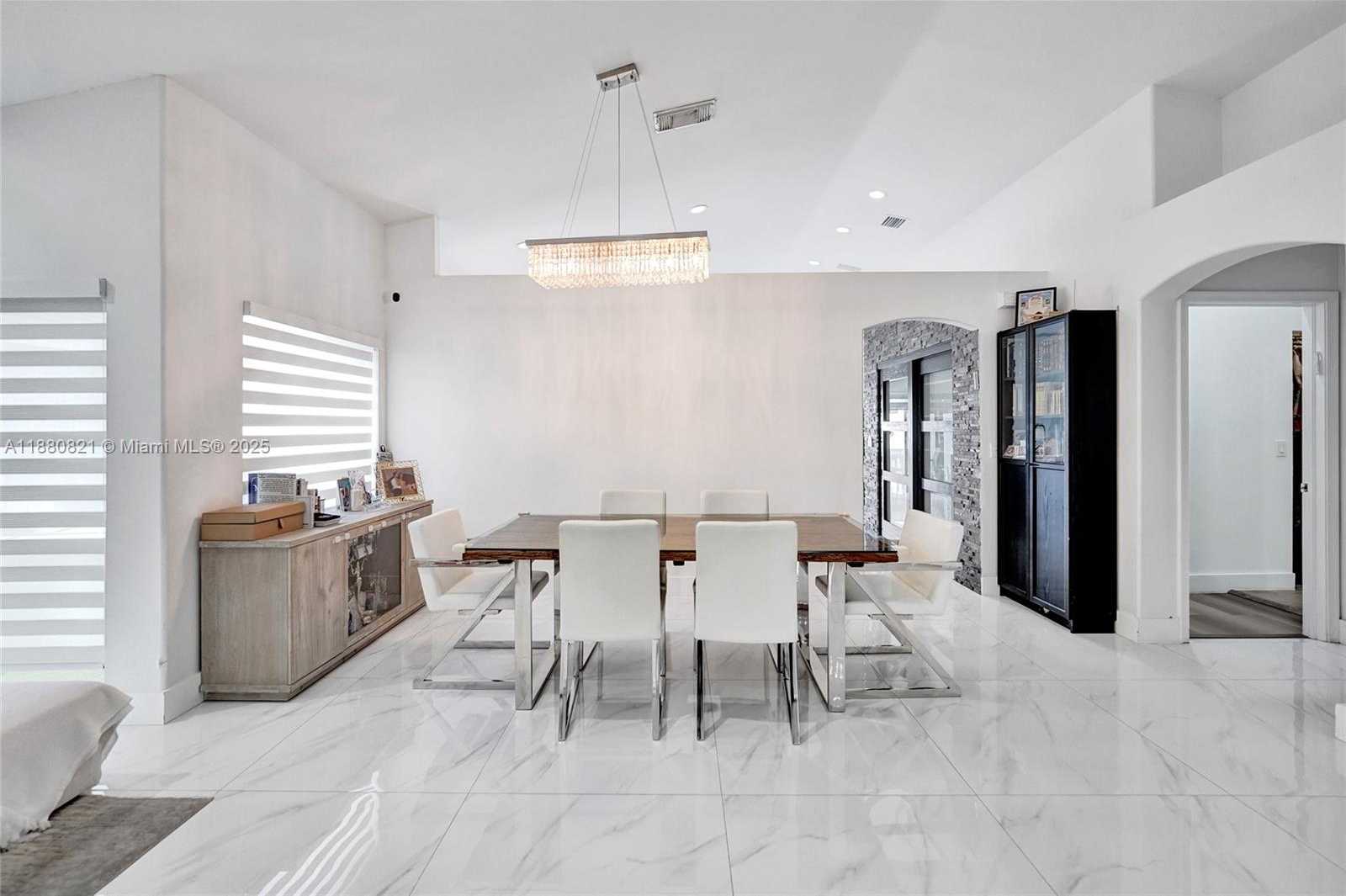 Small Image of 4955 SOUTH WEST 33RD AVE, Hollywood Number 2