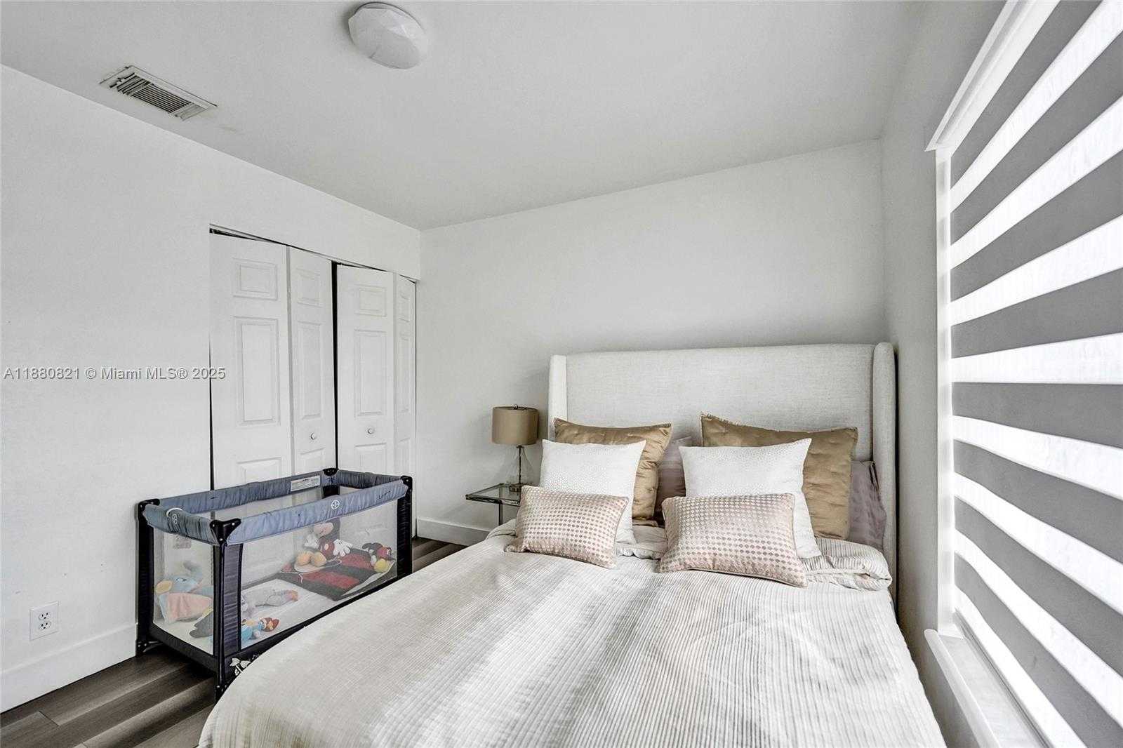 Small Image of 4955 SOUTH WEST 33RD AVE, Hollywood Number 22