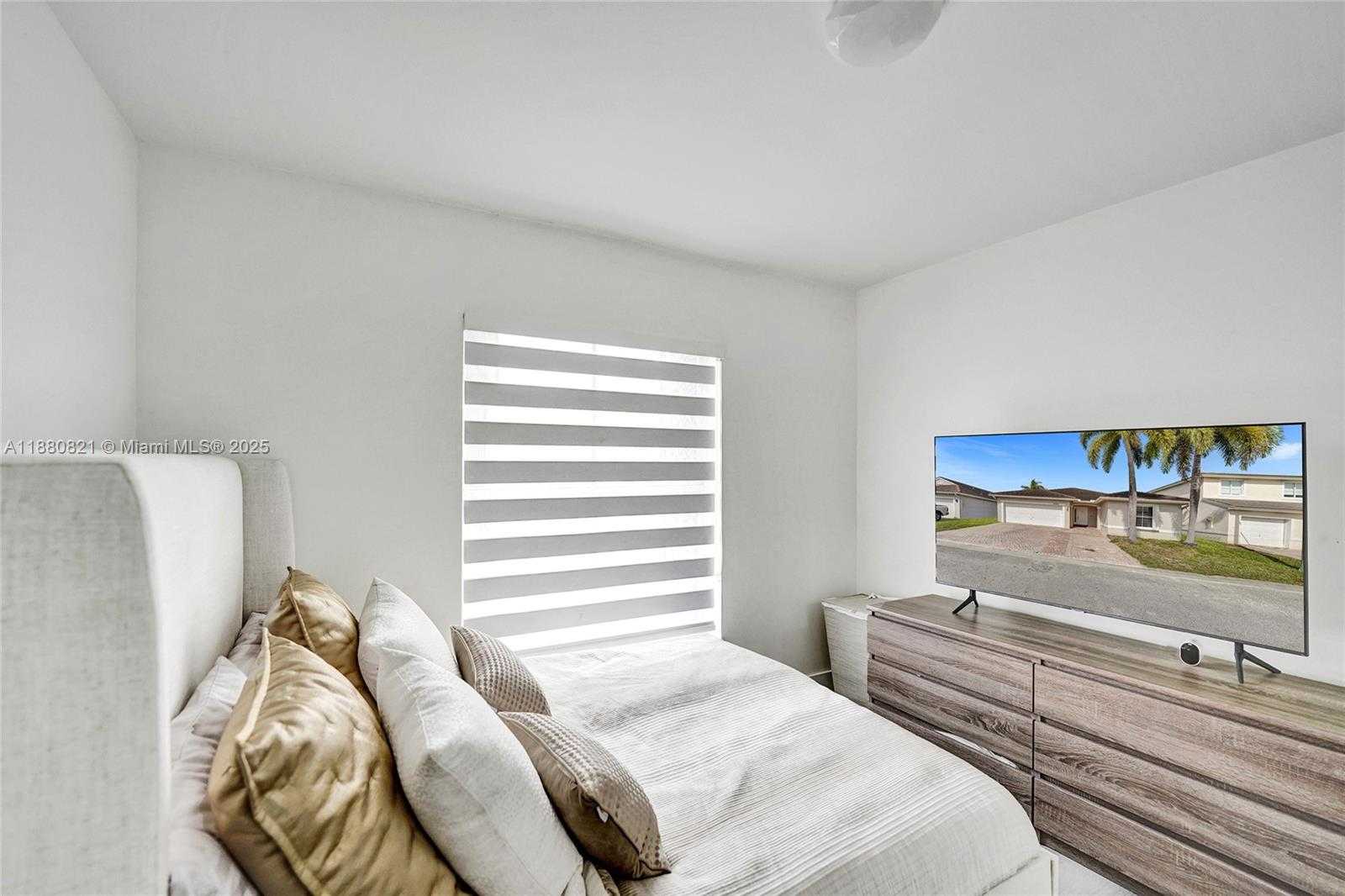 Small Image of 4955 SOUTH WEST 33RD AVE, Hollywood Number 23