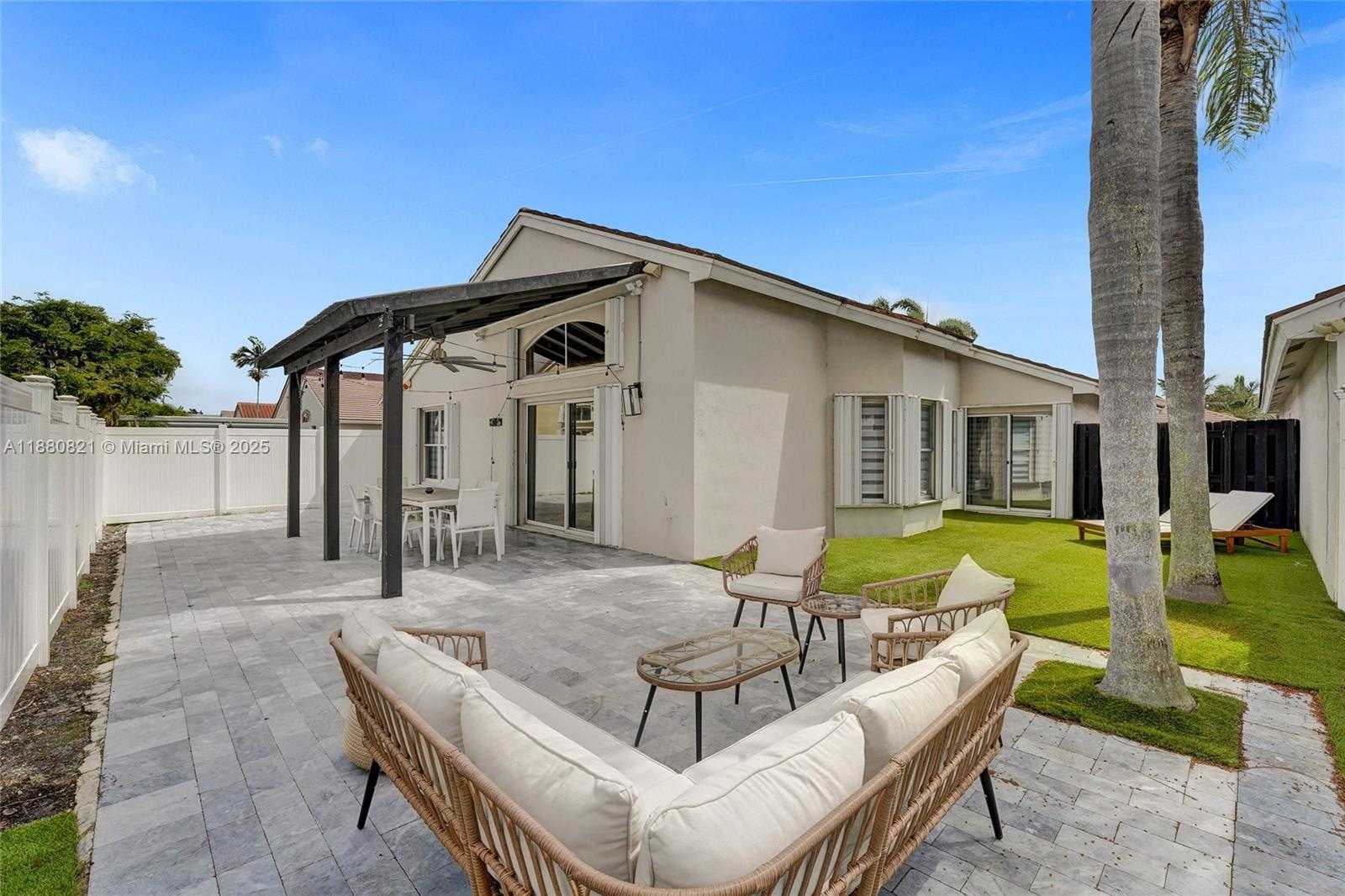 Small Image of 4955 SOUTH WEST 33RD AVE, Hollywood Number 37