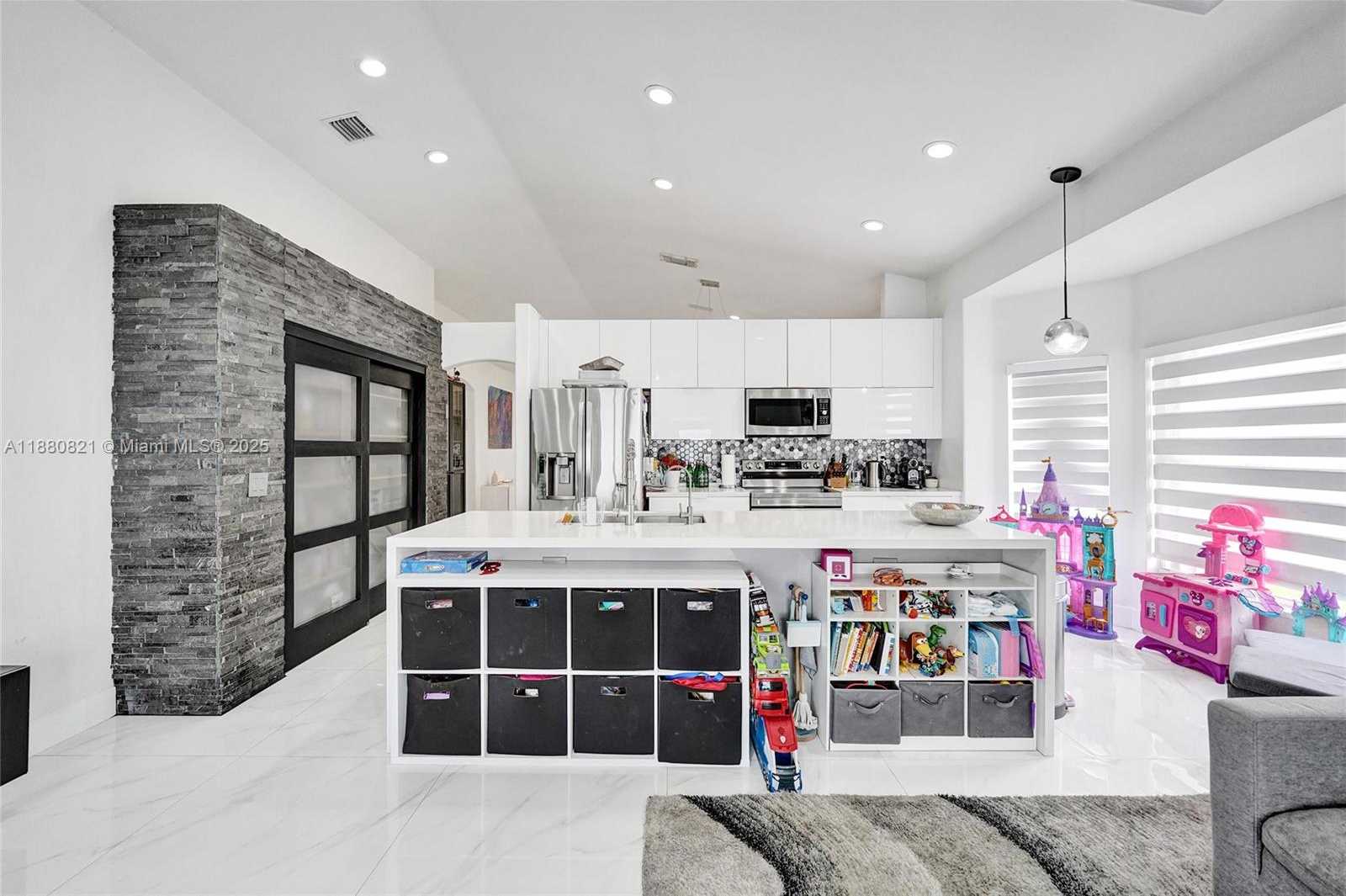 Small Image of 4955 SOUTH WEST 33RD AVE, Hollywood Number 8