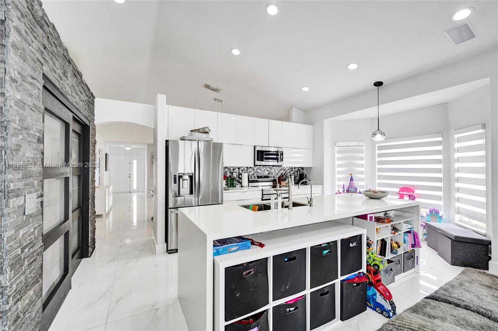 Small Image of 4955 SOUTH WEST 33RD AVE, Hollywood Number 9