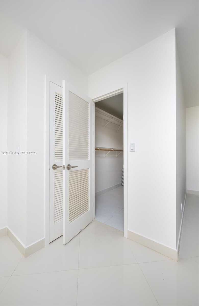 Small Image of 2030 SOUTH OCEAN DR #227, Hallandale Beach Number 18