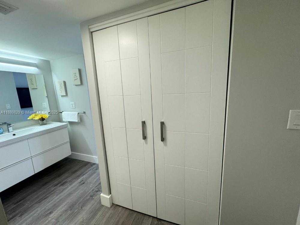Small Image of 20301 WEST COUNTRY CLUB DR #2522, Aventura Number 14